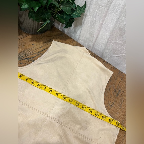 PREMISE beige faux leather sleeveless open front cardigan size S - Picture 3 of 7